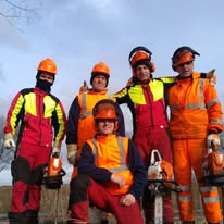 Gepflegte Grünfläche an einem Verkehrsbauwerk